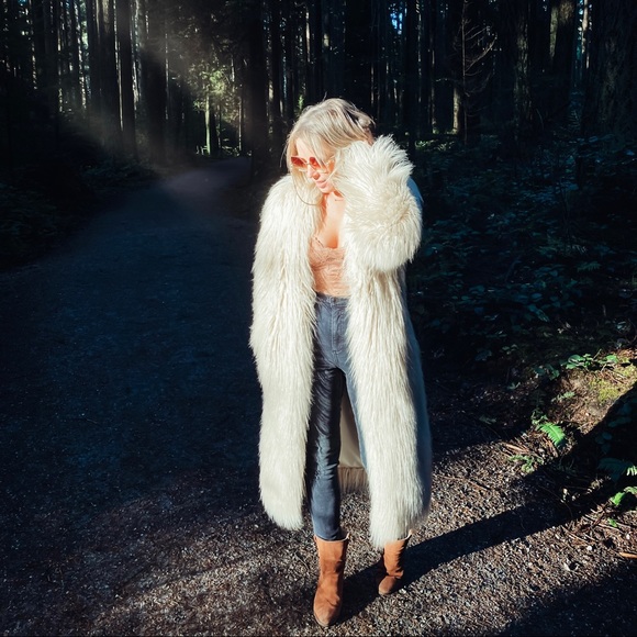 Meet your Posher, Jennifer - Picture 1 of 2